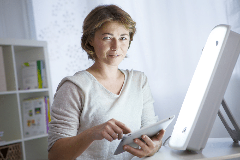 kirkasvalolamppu - kaamosmasennus - Mielipalvelut